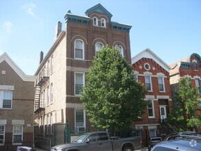 Building Photo - 1025 W Cullerton St