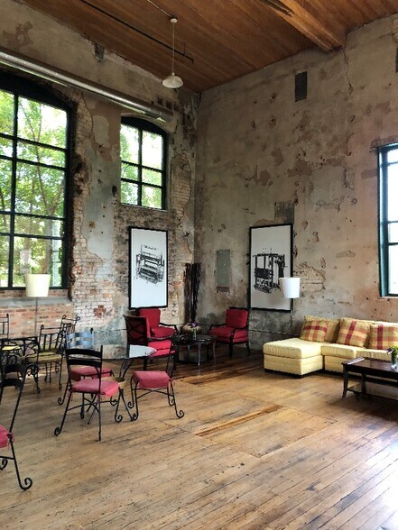 Building Photo - 400 Mills Ave