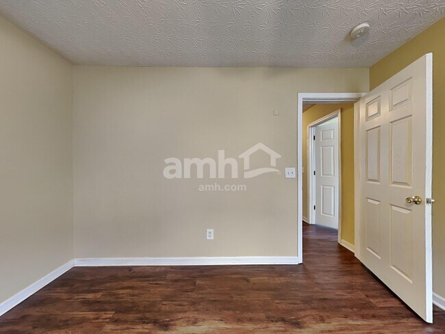 Building Photo - 889 Bramble Way