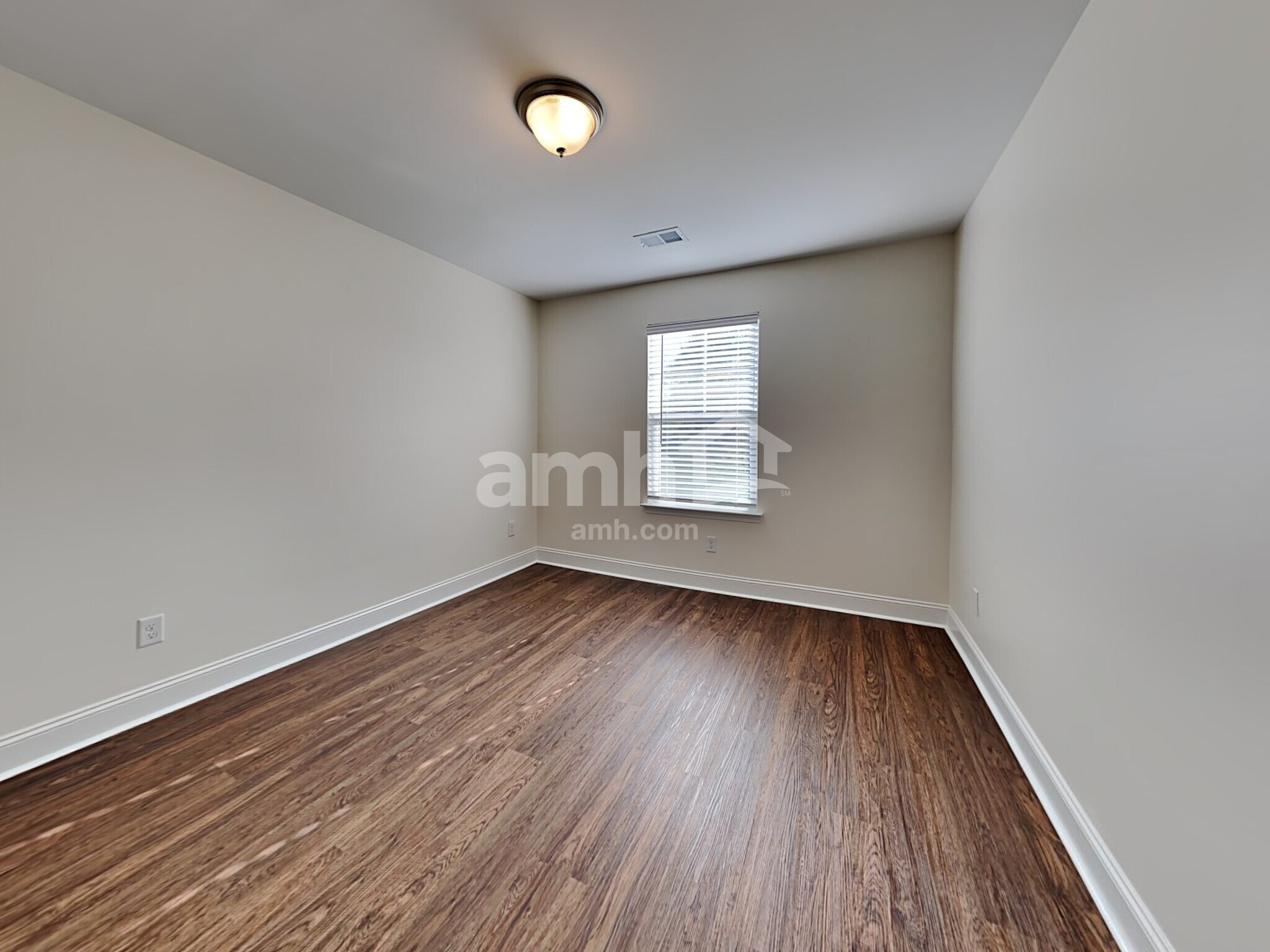 Building Photo - 986 Theodore Rd