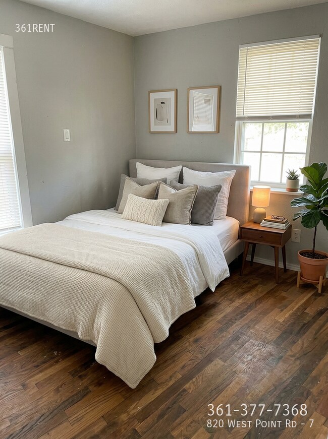 Building Photo - 820 W Point Rd