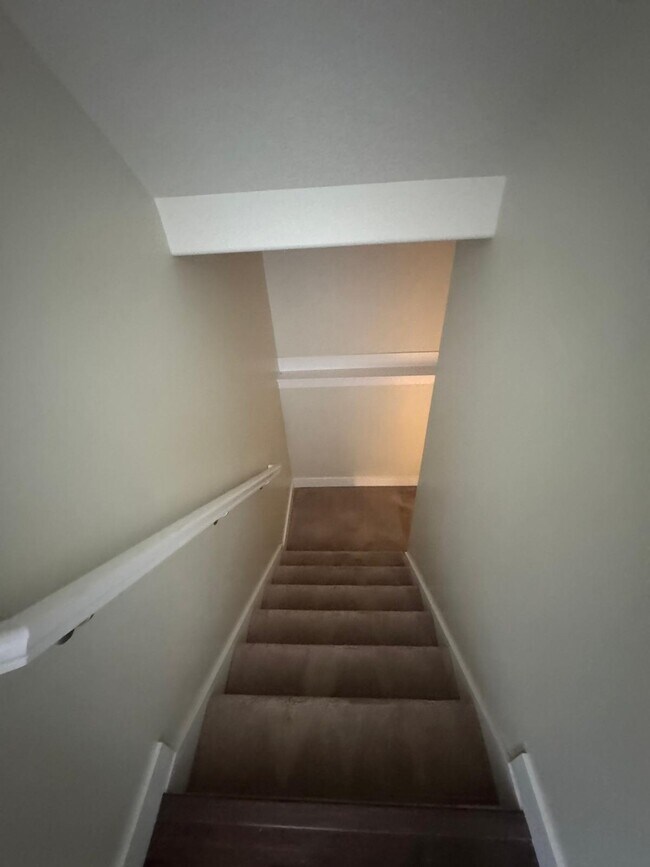 Building Photo - 1109 W Meridian Dr