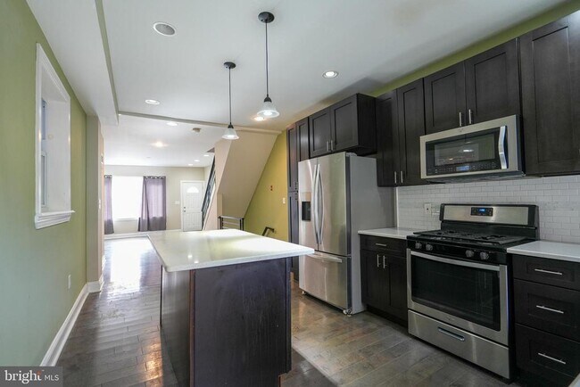 Building Photo - 2633 Tasker St