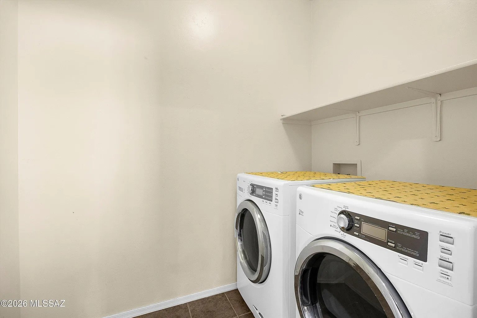 Building Photo - 2221 E Stone Stable Dr