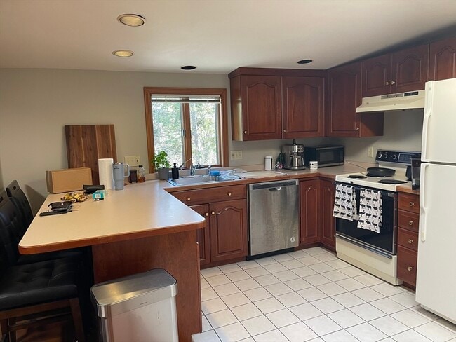 Building Photo - 576 Marrett Rd