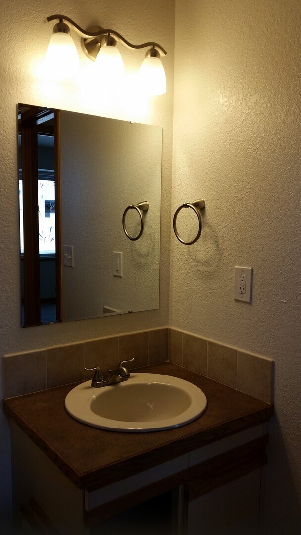 Building Photo - Golf Course Townhome for Rent