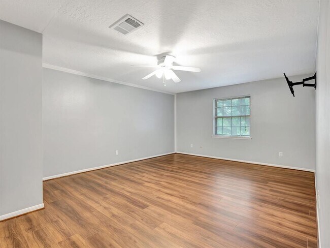 Building Photo - 15014 Torry Pines Rd