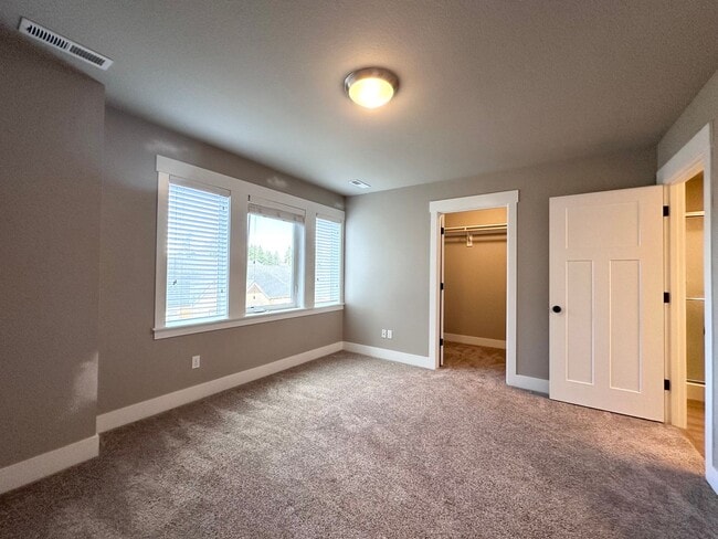 Building Photo - LUXURY TOWNHOUSE; 2 CAR GARAGE, BONUS ROOM...