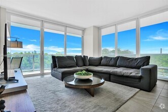 Building Photo - 3 br, 3 bath Condo - 16385 Biscayne Blvd U...