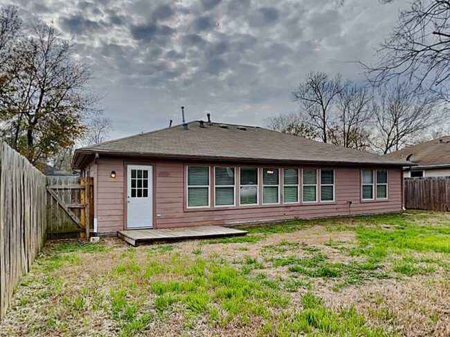 Building Photo - Great 3 Bed Home!!