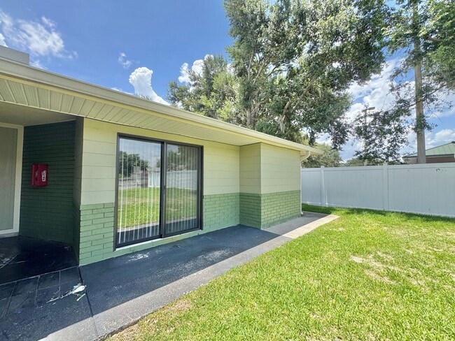 Building Photo - Winter Haven Apartment