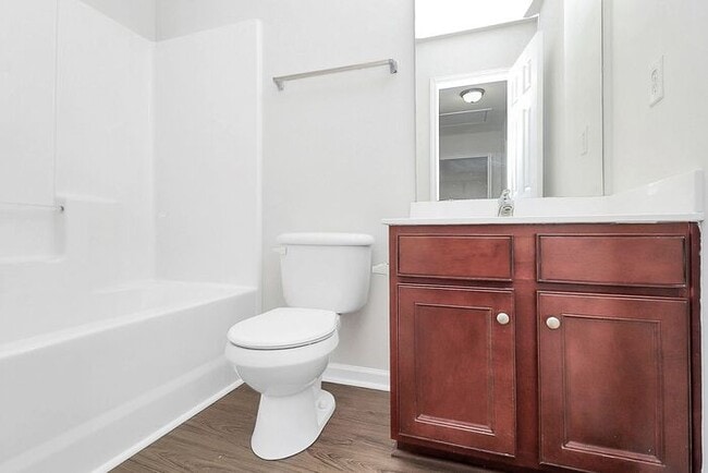 Building Photo - Gorgeous 3BD/2.5BA Townhome in Steele Creek's Lions Gate Community!