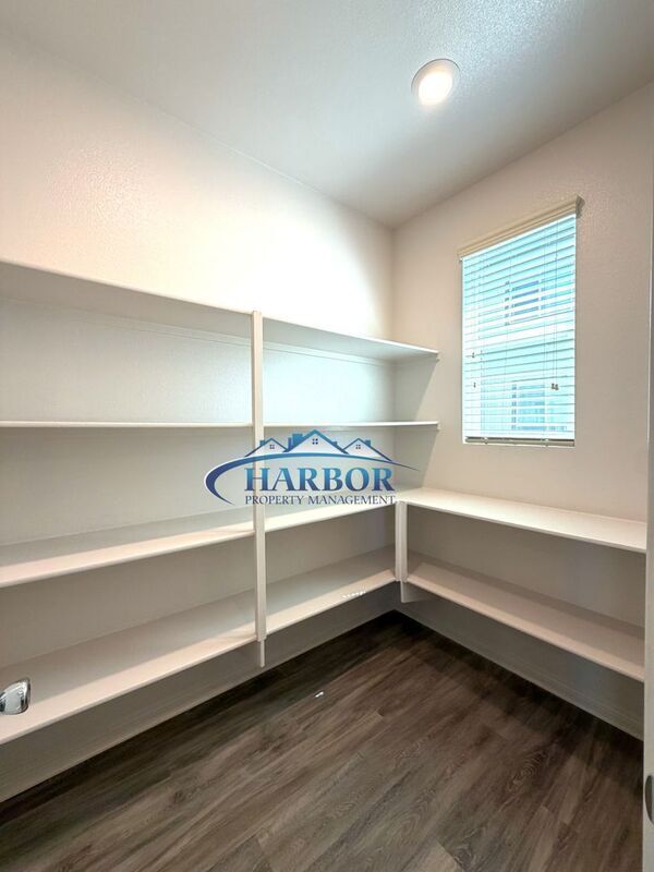 Building Photo - 1215 Canoe Ln