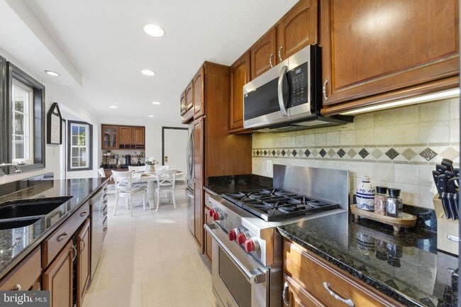 Building Photo - 15730 Vista Dr