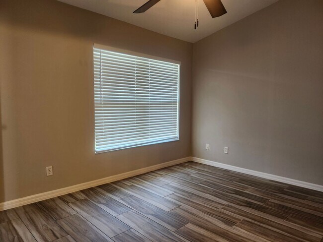 Building Photo - 2 Bedroom with Den 2 Bath 1 Car Garage Duplex In Cape Coral