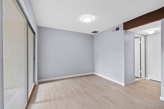 Building Photo - 12528 Wellington Park Dr