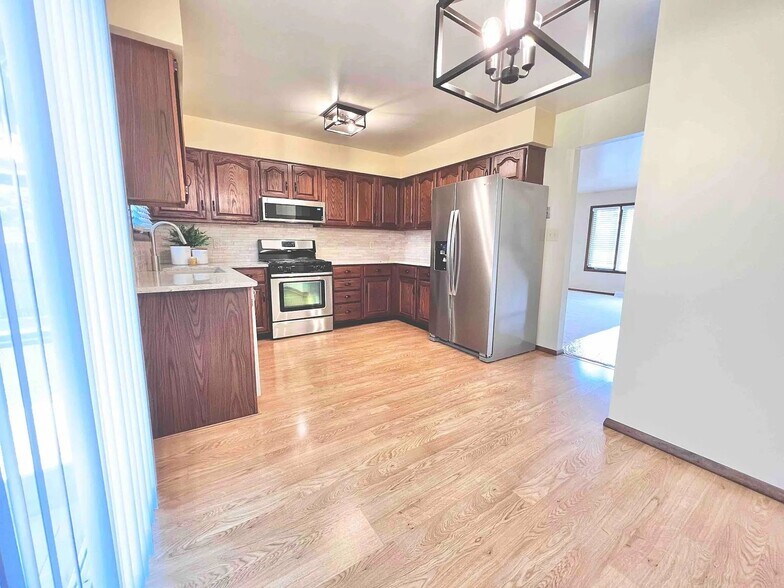 Building Photo - 205 Juniper Dr