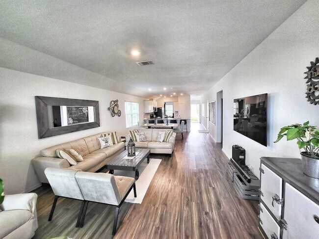 Building Photo - 5421 Bellissima Way