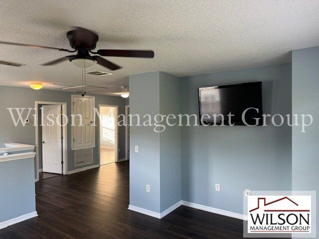 Building Photo - 413 Country Cottage Ln