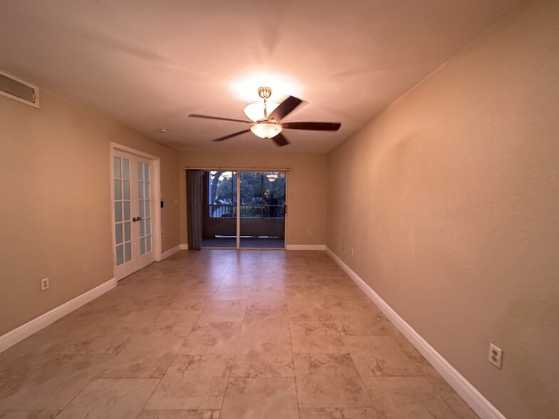 Building Photo - 2811 N Oakland Forest Dr