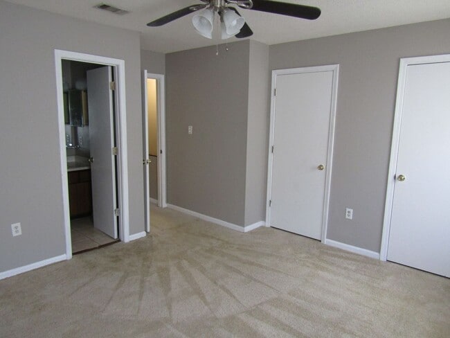 Building Photo - 1100 Pineland Ave