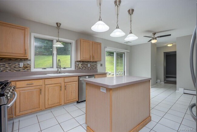 Building Photo - 5 Sherwood Farms Ct