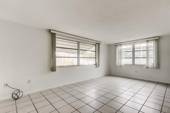 Building Photo - 3735 Mynabird Dr