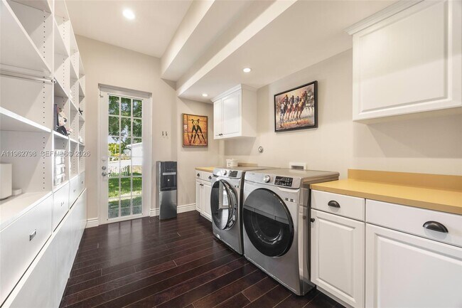 Building Photo - 11000 SW 25th St