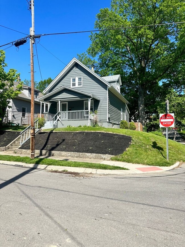 Building Photo - ***RENTERS SPECIAL***Great Newly Remodeled...