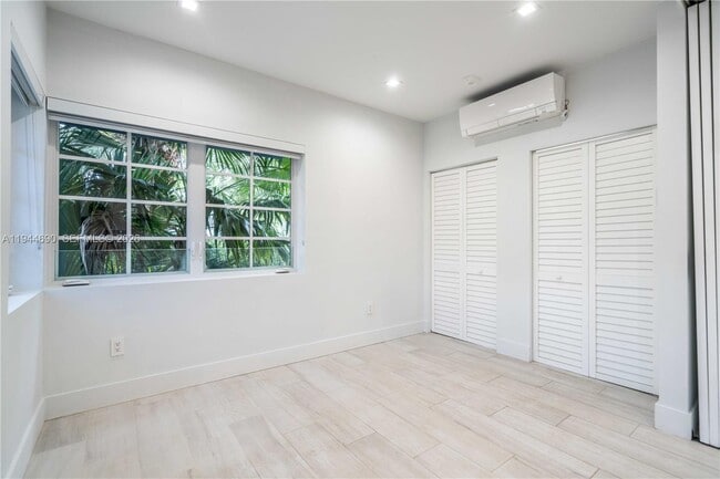 Building Photo - 960 Jefferson Ave