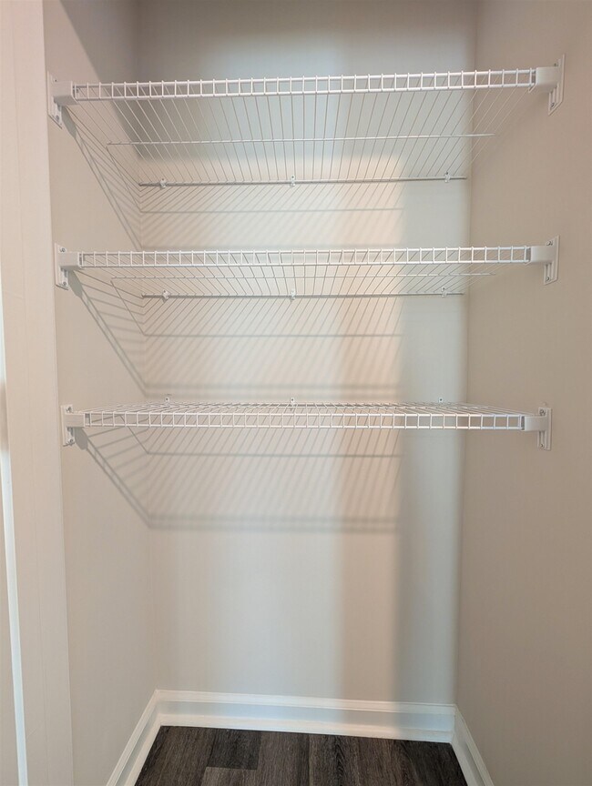 Building Photo - 616 Golden Resin Rd