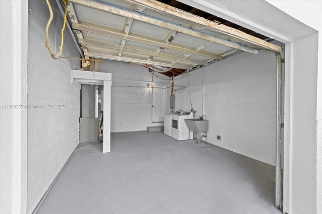 Building Photo - 1240 NE 138th St