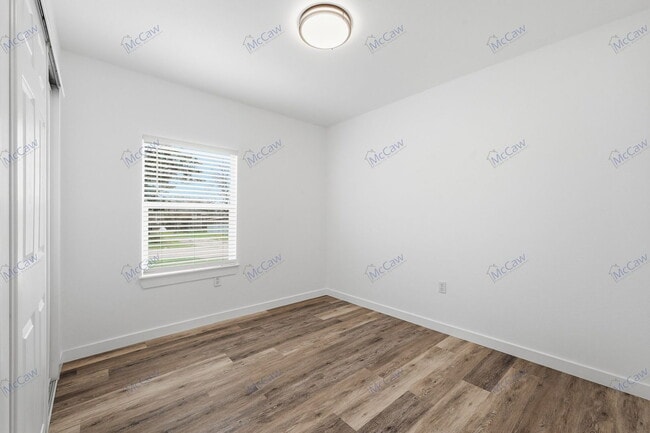 Building Photo - 5901 Farnsworth Ave