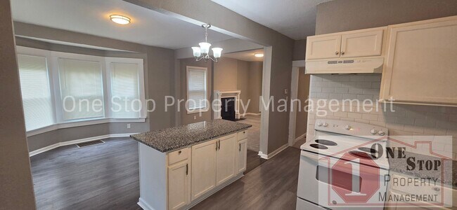 Building Photo - Beautiful 4 Bedroom 2 Bathroom in Kansas City!