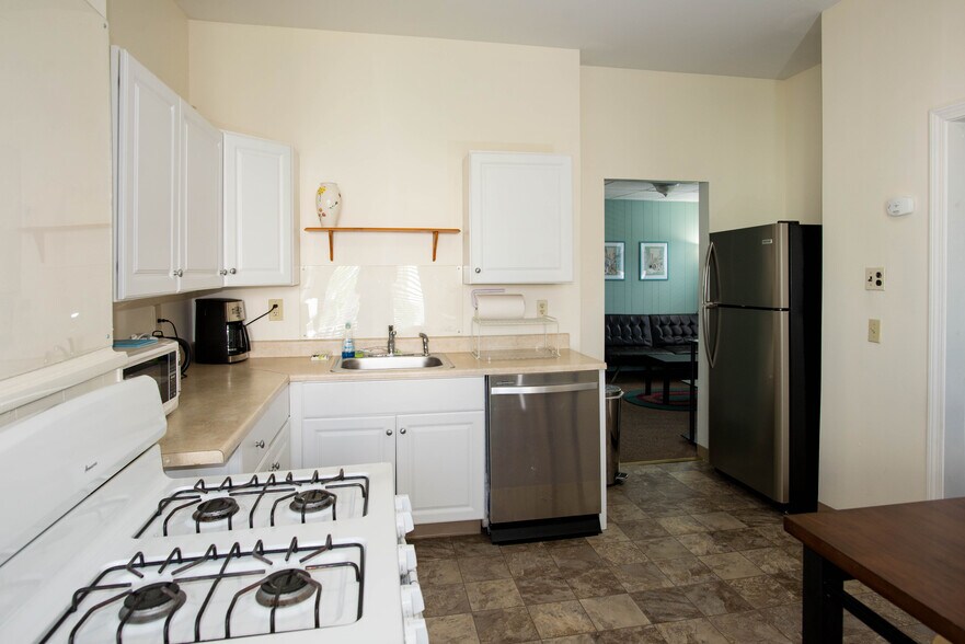 Building Photo - 42 Everett St