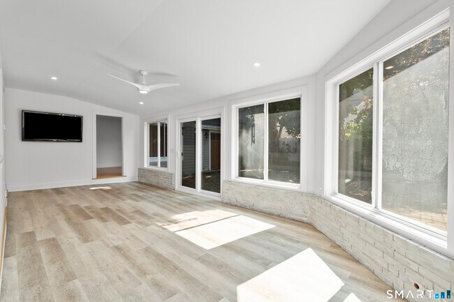 Building Photo - 25 Crescent Bluff Ave