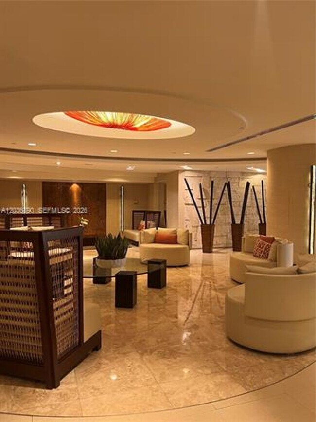 Building Photo - 2555 Collins Ave