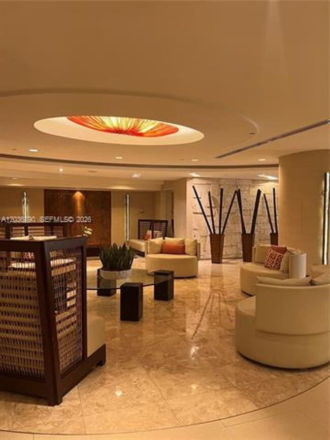 Building Photo - 2555 Collins Ave