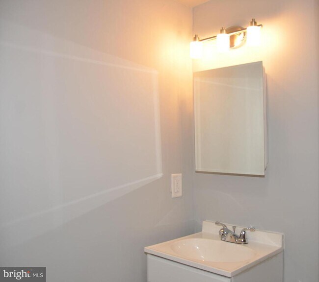 Building Photo - 5223 Euclid St