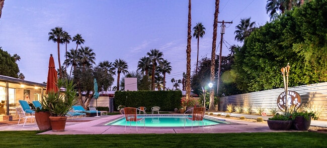 Building Photo - 1423 E San Lorenzo Rd