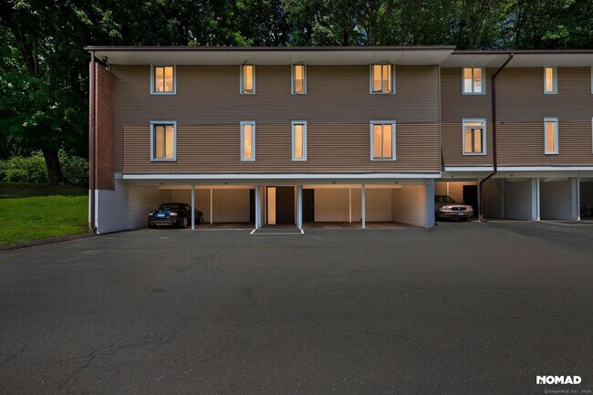 Primary Photo - 1634 Farmington Ave