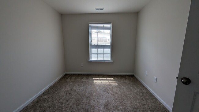 Building Photo - Nearly New 3-Bedroom Townhome in Hanover