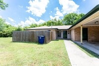 Building Photo - 3004 Pecan Springs Rd