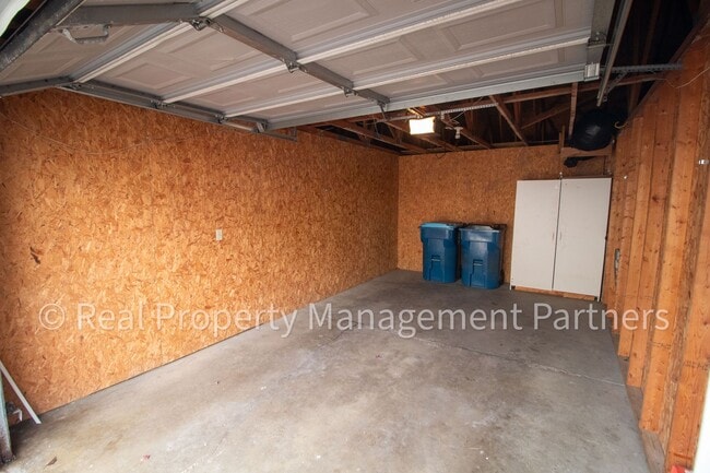 Building Photo - Forest Hills 3 Bed Townhome with Garage, Pond View and Some Utilities Included