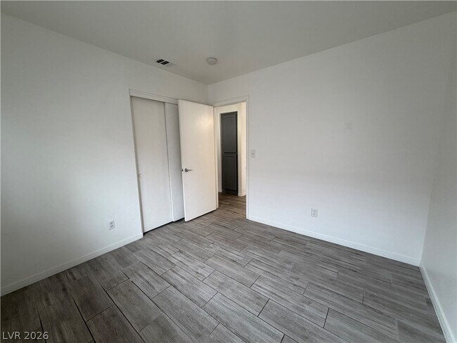 Building Photo - 5905 Silver Heights St