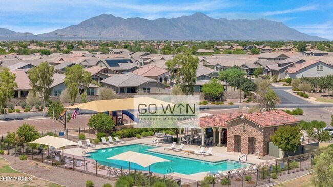 Building Photo - 4 Bed/ 2.5 bath - Beautiful Single Family ...