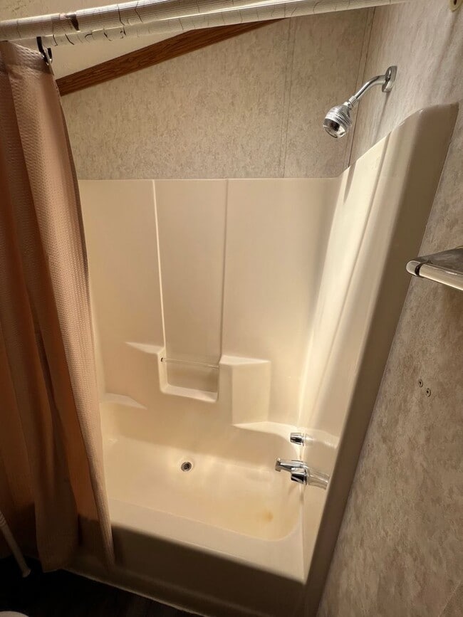 Building Photo - 3 Bedroom 2 Bath High-End Mobile Home with...