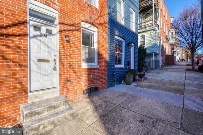 Building Photo - 204 S Chester St