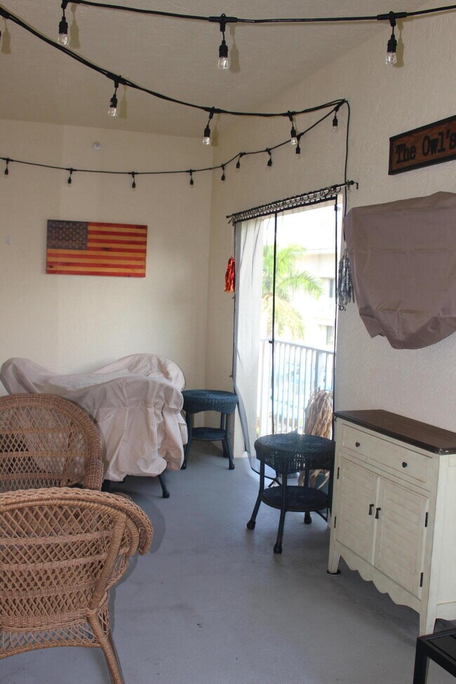 Building Photo - 1150 Town Center Dr