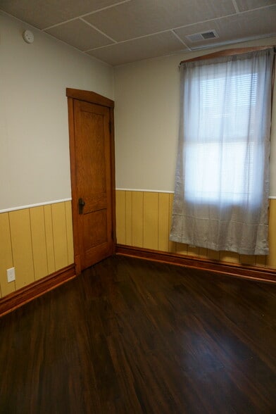 Bedroom #3 (2 of 2) - 2109 S 59th Ct